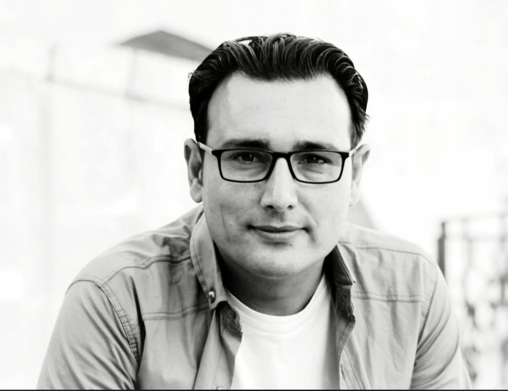 Mehmet ÖZDEMİR yazar fotoğrafı