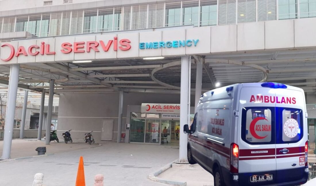 Şanlıurfa'nın Birecik ilçesinde öğle saatlerinde yaşanan trafik kazasında beton pompa