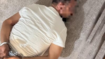 Kendilerini polis olarak tanıtan bir grup şüpheli, FETÖ bahanesiyle tek