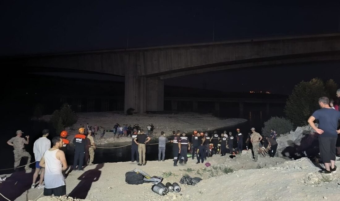 Şanlıurfa'da Fırat Nehri'nde mahsur kalan 26 kişi, yürütülen kurtarma operasyonu