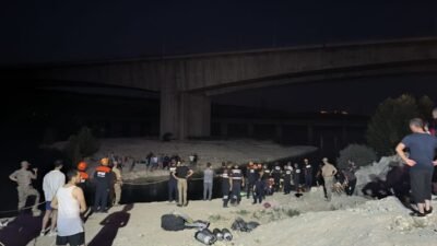 Şanlıurfa'da Fırat Nehri'nde mahsur kalan 26 kişi, yürütülen kurtarma operasyonu