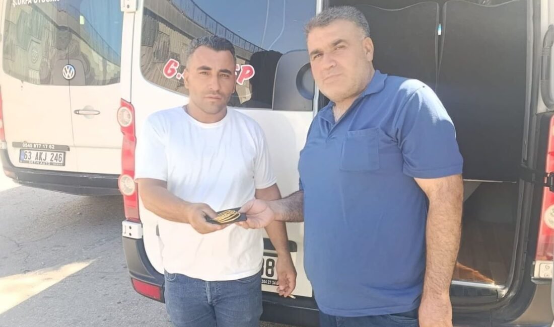Suruç'ta dolmuş şoförü 800: Şanlıurfa'nın Suruç ilçesinde dolmuş şoförü Celal