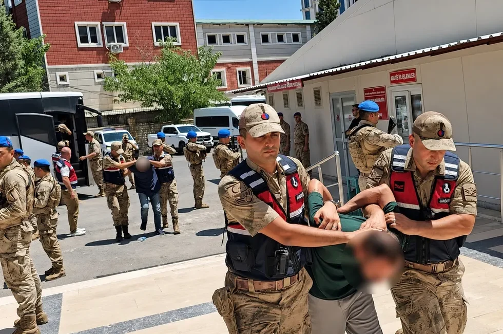 Şanlıurfa'da 29 Temmuz 2026 tarihinde sahte jandarma kıyafetleriyle altın sevkiyat
