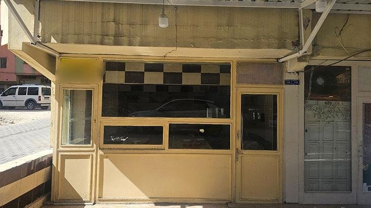 Şanlıurfa'da bir pide fırınında, pişirilmek üzere bırakılan patlıcan ve biberlerin