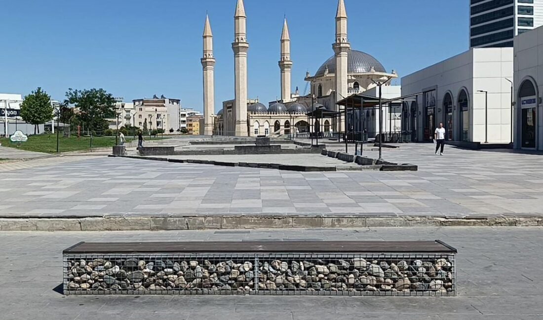 Türkiye'nin en sıcak kentlerinden Şanlıurfa'da hava sıcaklığı 48 dereceye ulaşarak