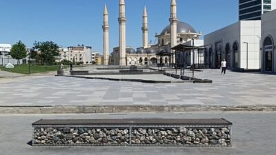 Türkiye'nin en sıcak kentlerinden Şanlıurfa'da hava sıcaklığı 48 dereceye ulaşarak