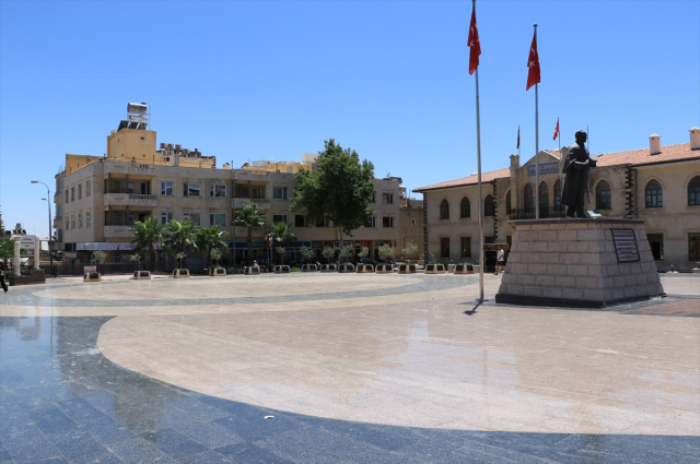 Şanlıurfa'da Termometreler 48 Dereceyi Gösterdi: Kentte Hayat Durma Noktasına Geldi.