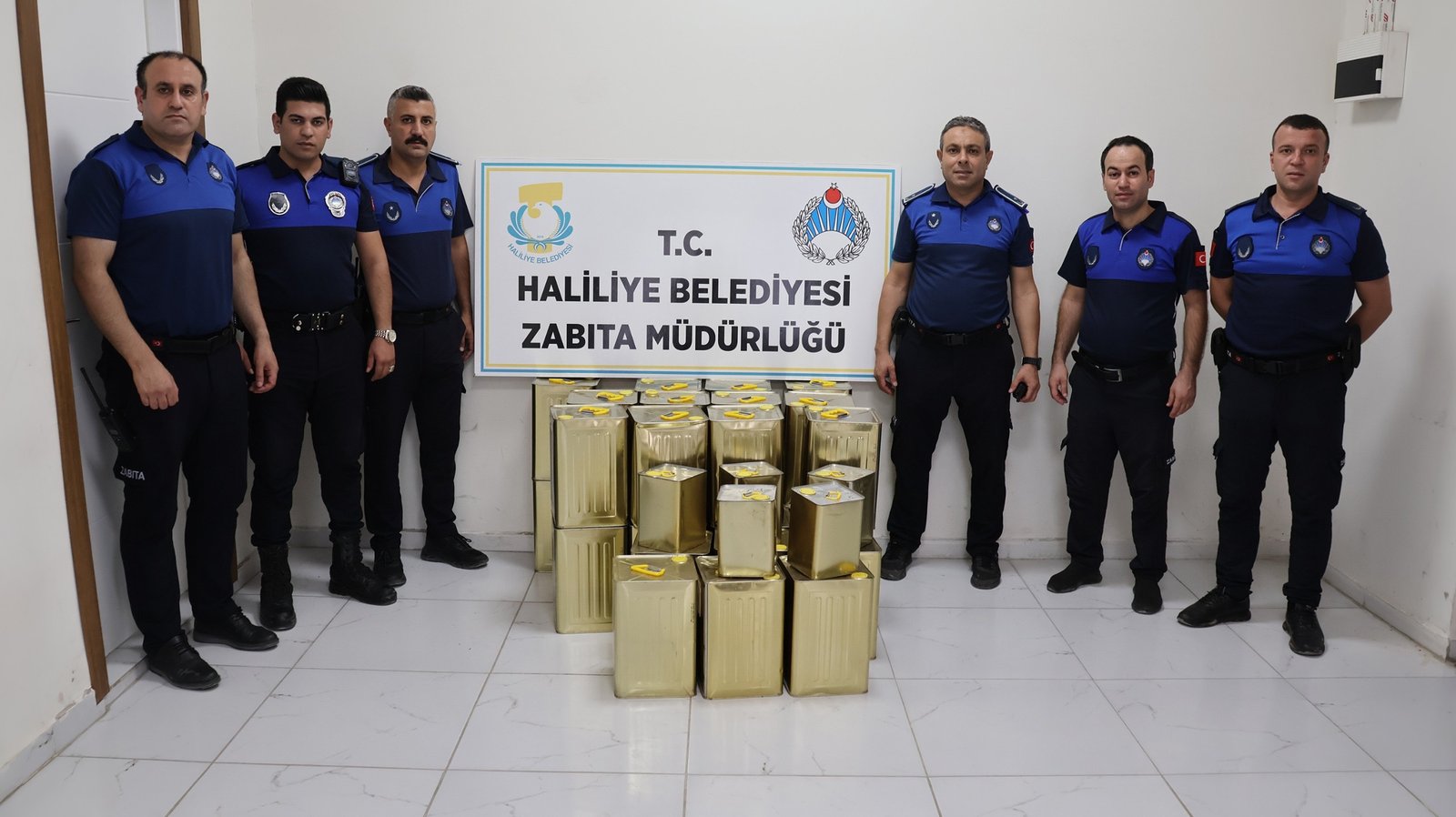 Ahmet Yesevi Mahallesi'ndeki bir depoda etiketsiz şekilde muhafaza edilen ürünler