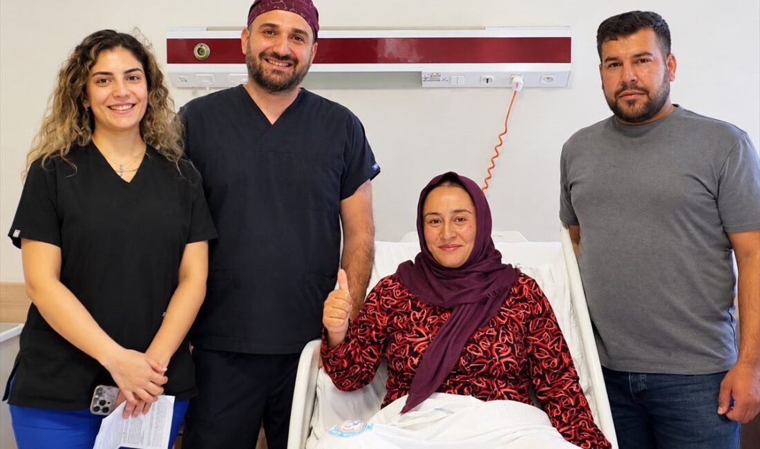 Şanlıurfalı hasta 12 yıllık ağrısından robotik cerrahiyle kurtuldu. Harran Üniversitesi Hastanesinde gerçekleştirilen ameliyatla 28 yaşındaki iki çocuk annesi