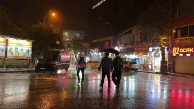 Haliliye Mahallesi'nde bir evi su basması sonucu konutta maddi hasar